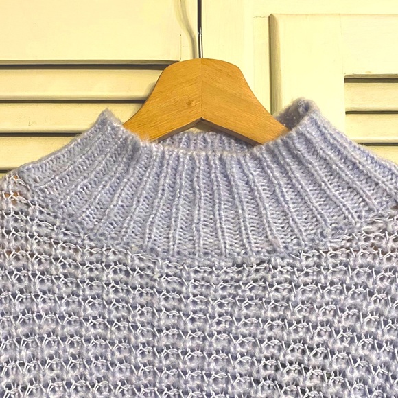 Forever 21 Cropped Sweater - Picture 2 of 6